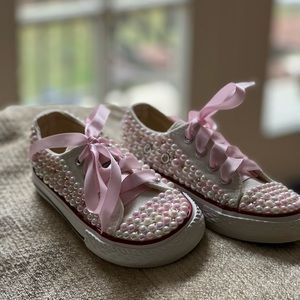 Shoes with pearls and crystal